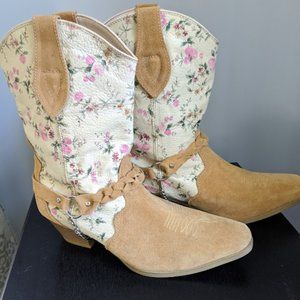 Light Brown/Flower print Cowgirl boots size 9M
